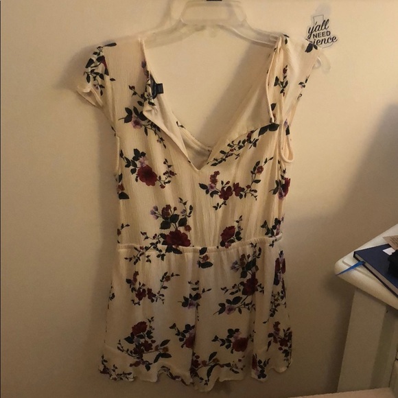 COPY - Floral romper - Picture 2 of 2